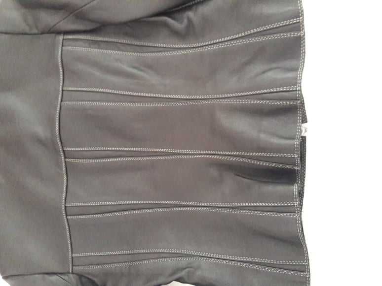 Blusão em pele, tam.44, da Casa das Peles, NOVO.Negociável