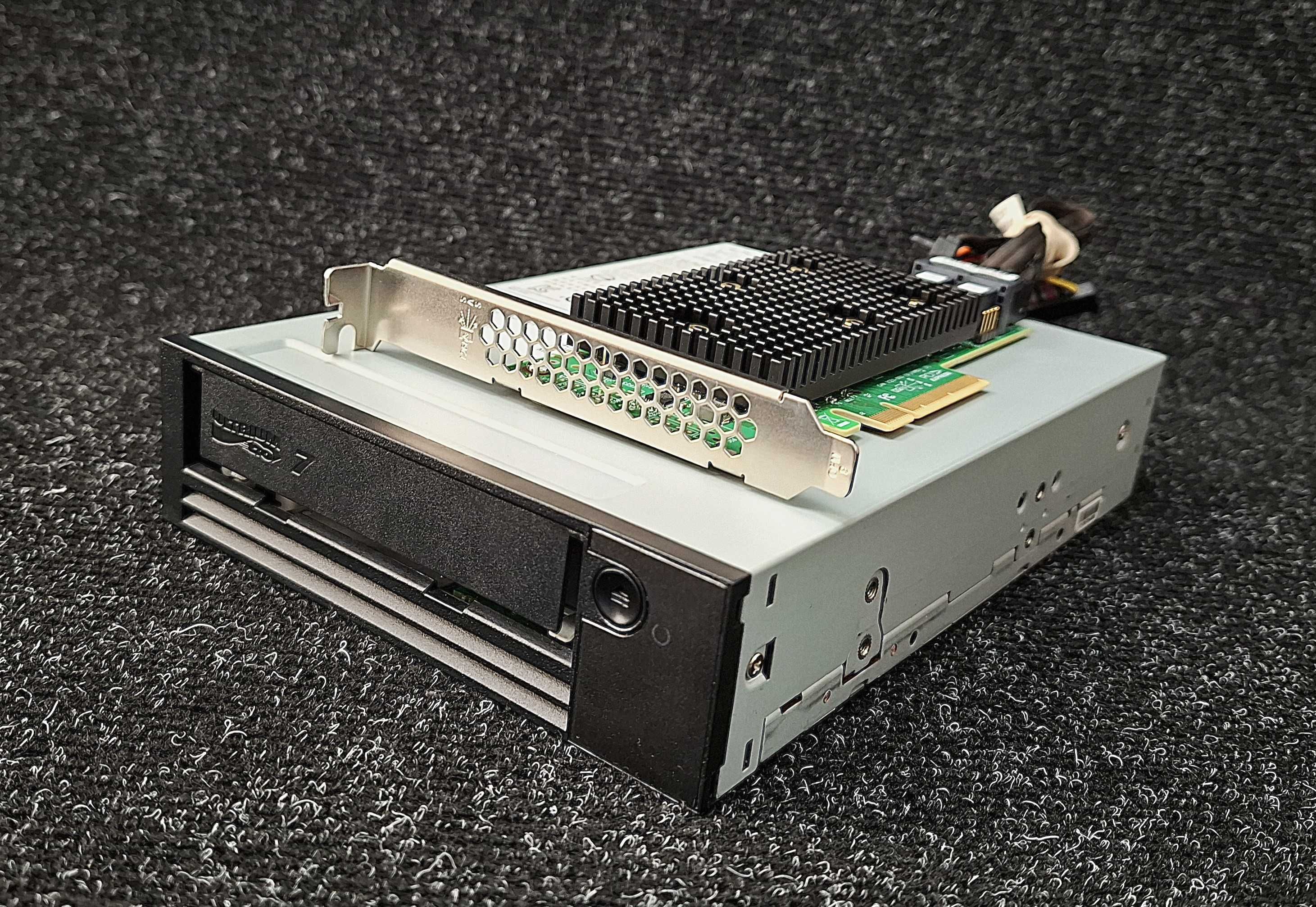 Стрічковий накопичувач IBM LTO-7 Ultrium 7-H 00HV706