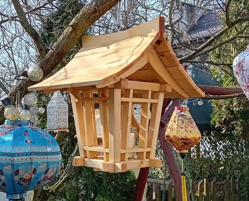 Wiszący drewniany lampion w stylu orientalnym