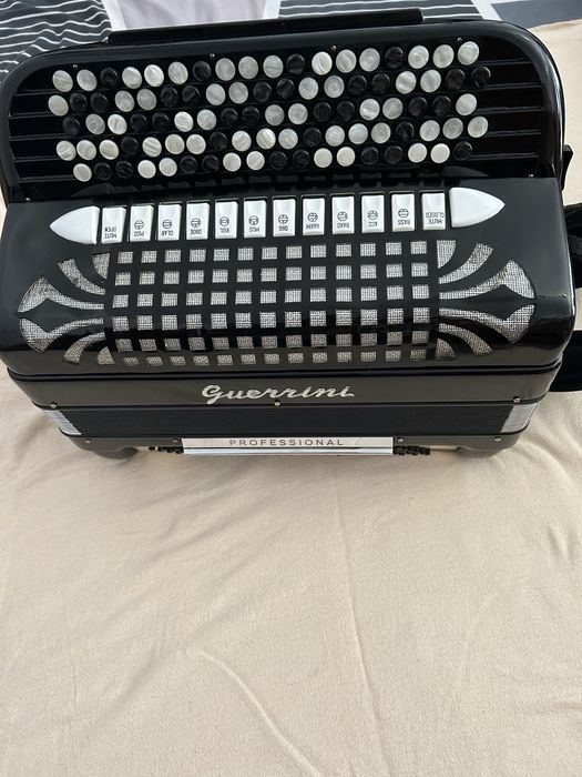 Продам Італійський баян Guerrini Professional . Інструмент чотирехголо