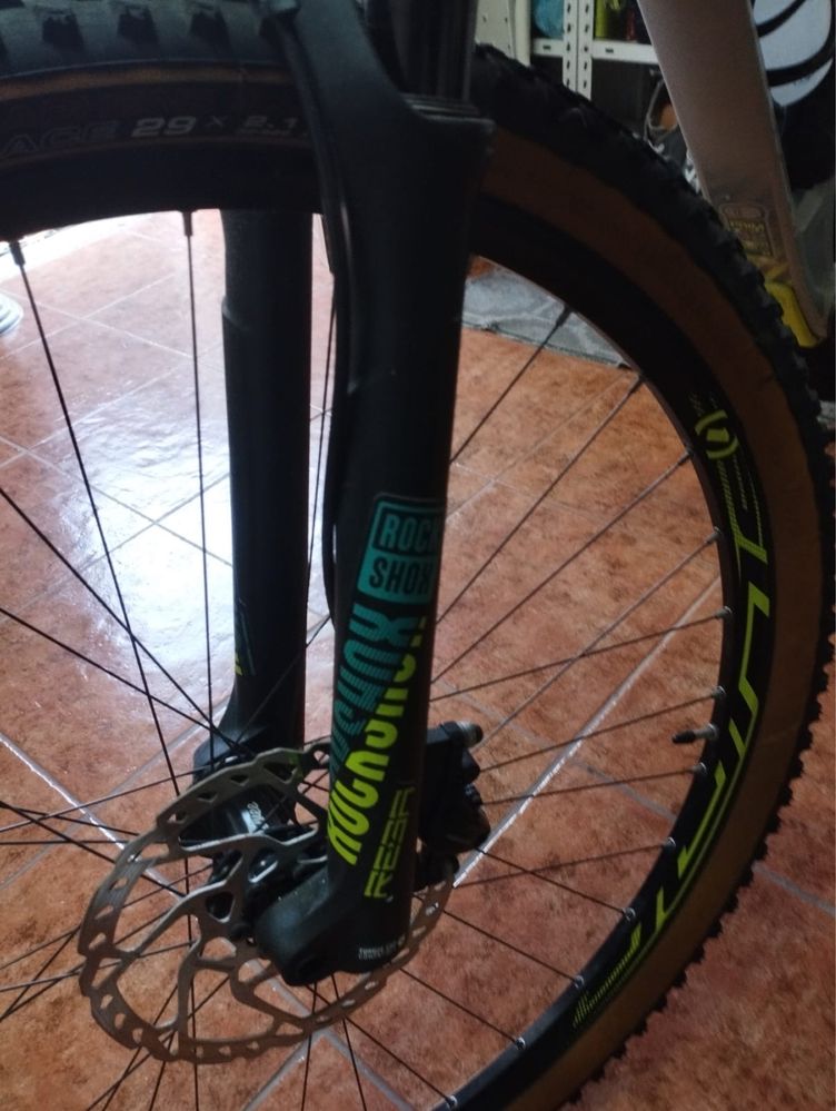 Bicicleta com quadro em Carbono