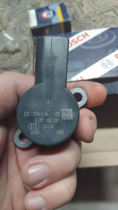 Датчик тиску в паливні рейці, датчик положення розпредвала. Розборка