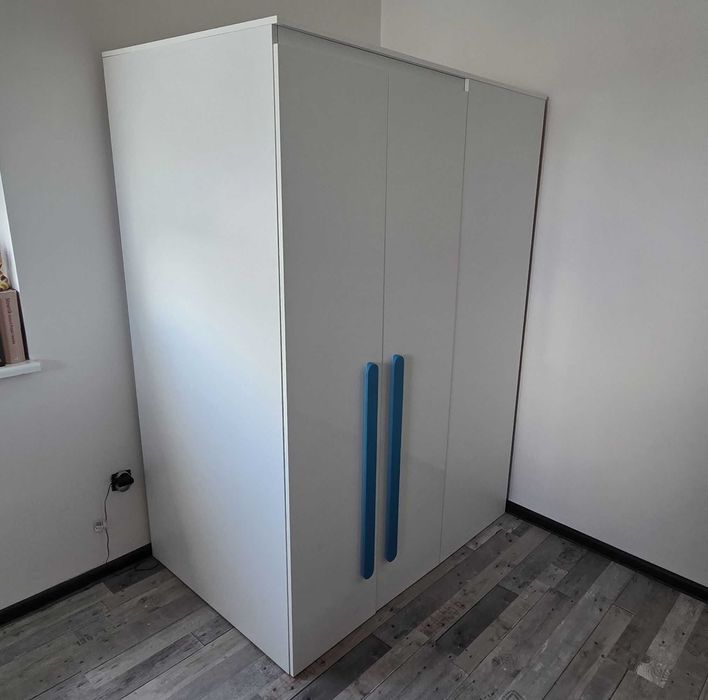 Zestaw mebli młodzieżowych, garderoba, biurko, komoda, szafka, komplet