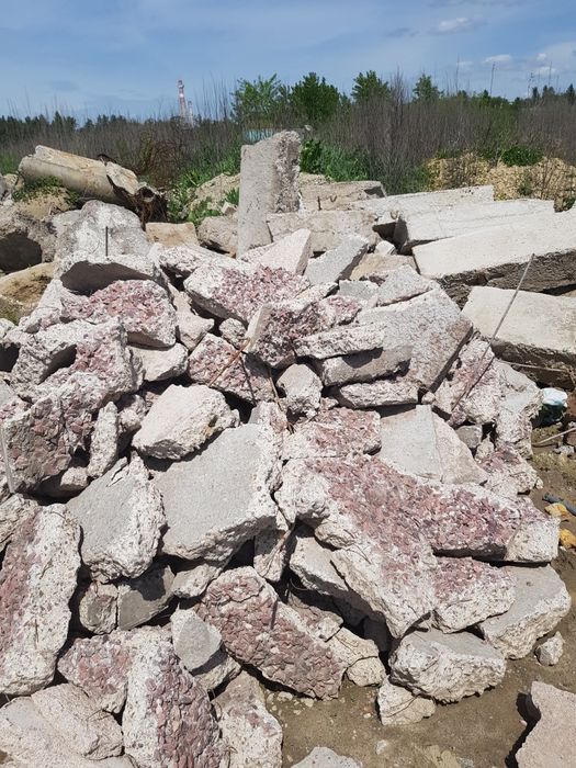 Кирпичный бой, асфальтный, дробленный бетон, грунт, фундаментные блоки