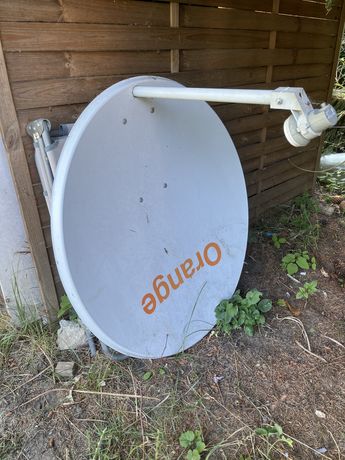 Antena satelitarna