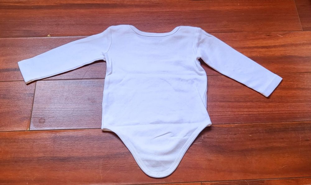 1 babygrow + 1 bodie 12-18 meses