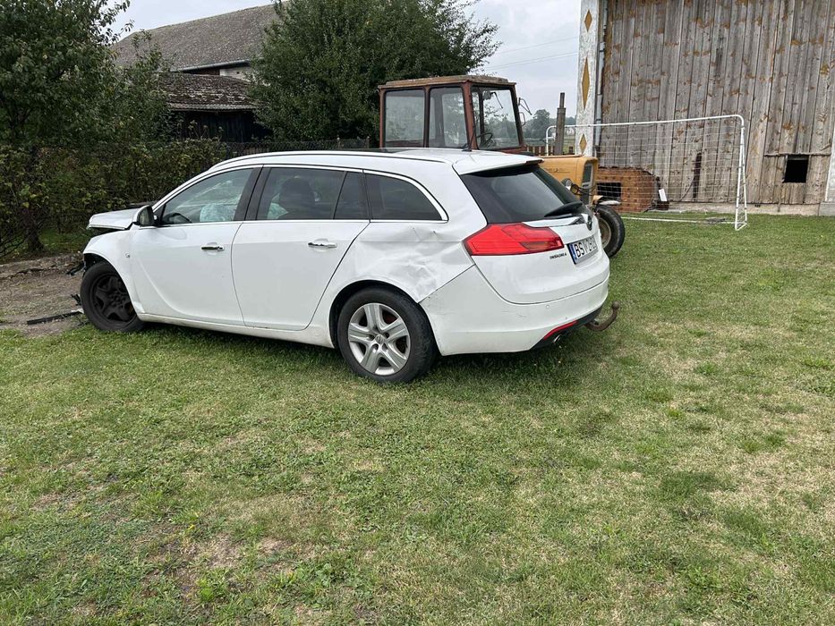 Opel Insignia uszkodzony