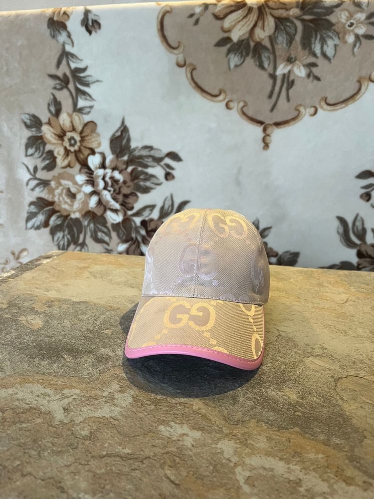 Chapeu da gucci.