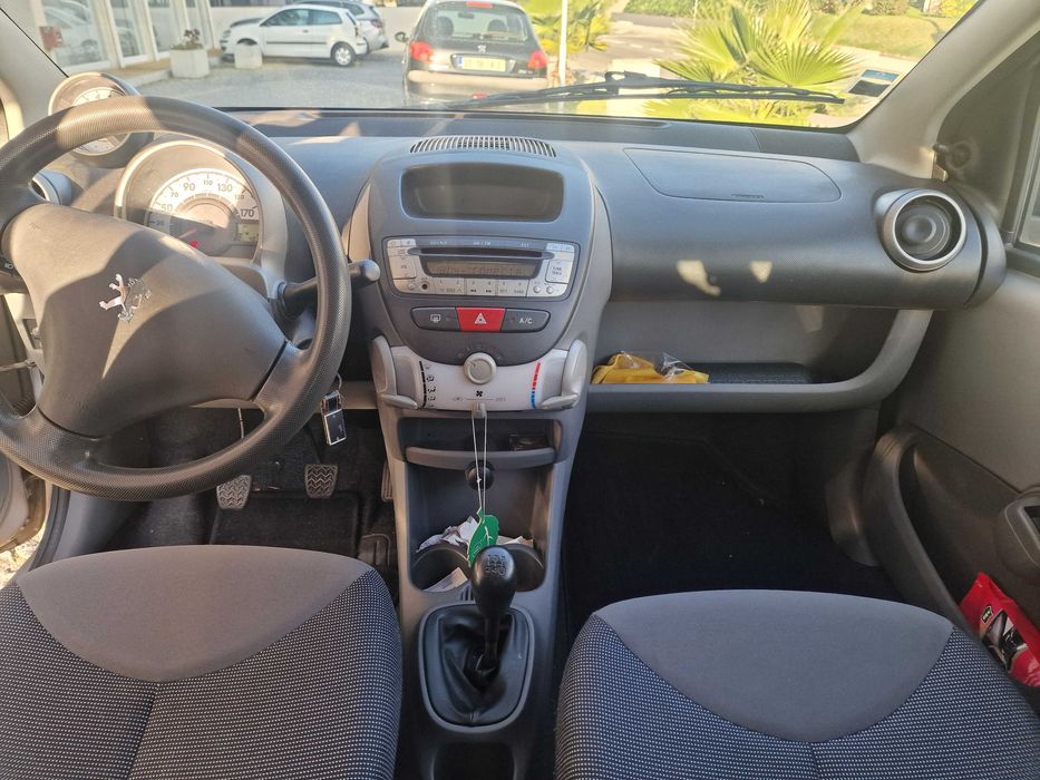 Peugeot 107 - como novo