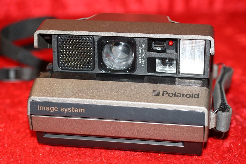 Máquina fotográfica Polaroid image systeam, a funcionar em pleno