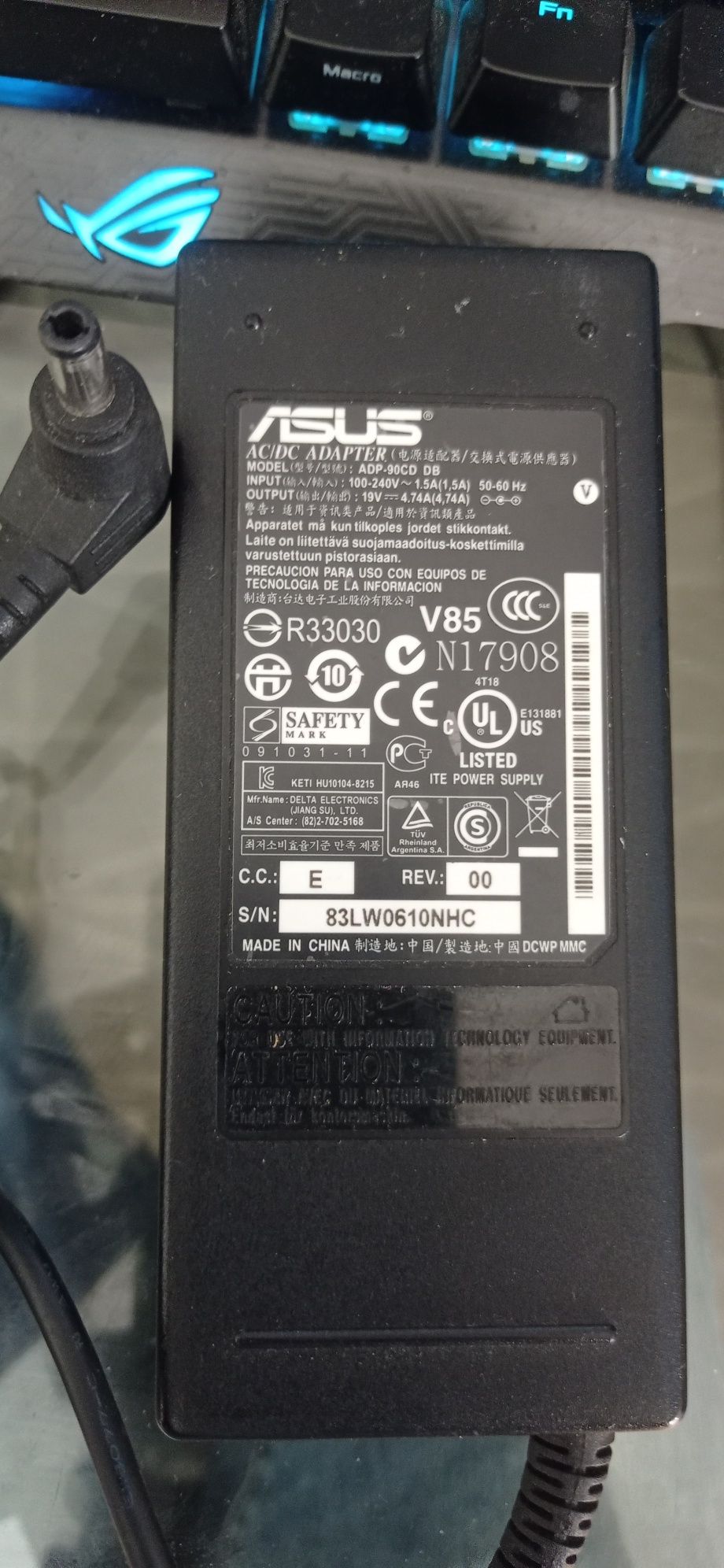 Carregador Asus original  compatível com vários PCs  como novo