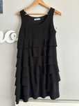 Vestido Preto com Folhos