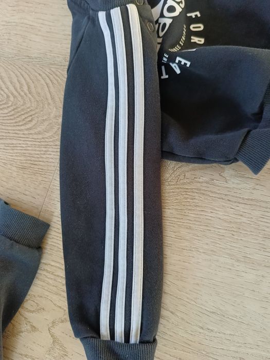 Czarny dresik Adidas 80