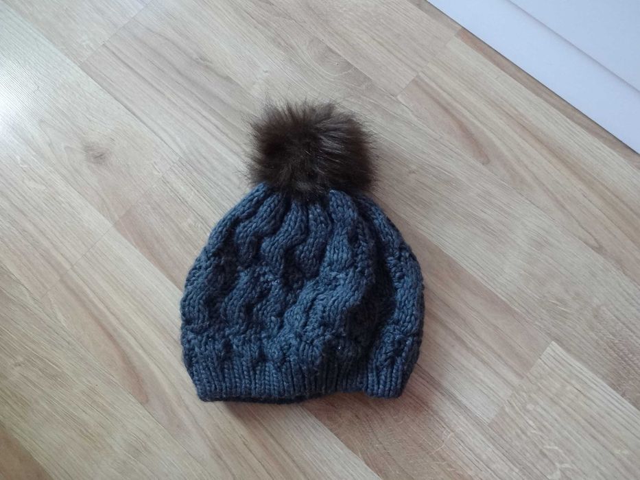 beret z pomponem Nowy