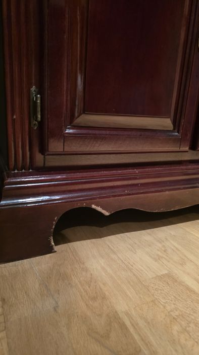 Aparador / vitrine em madeira