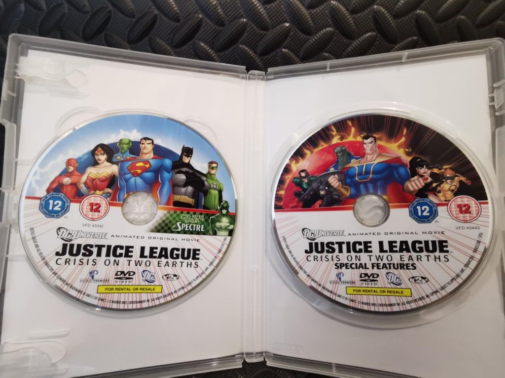Liga sprawiedliwości Kryzys na dwóch ziemiach - DVD stan idealny