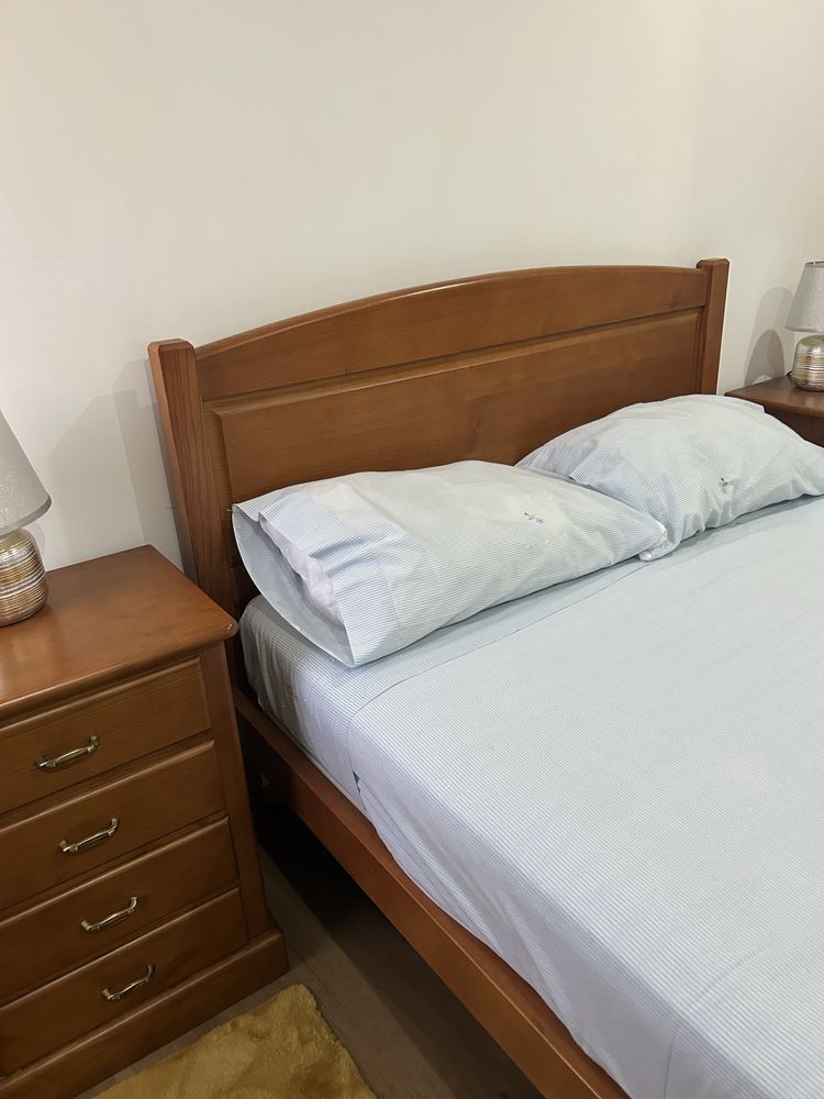 Vendo quarto casal madeira de castanho