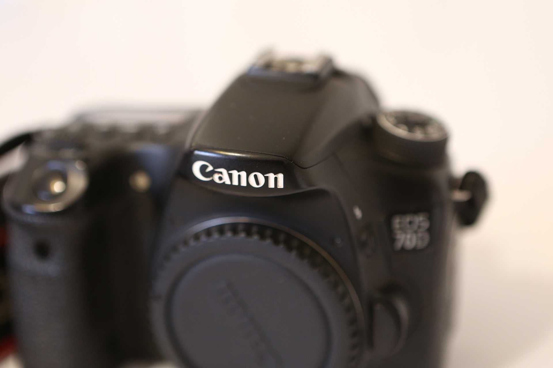 Canon EOS 70D  гарний стан