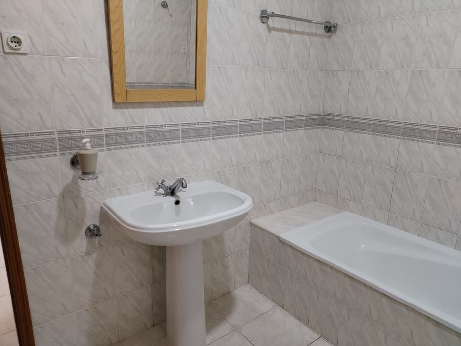 Apartamento T2 para arrendamento na Av. Das Amoreiras