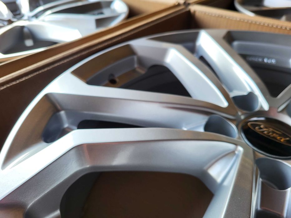[686] 19 Cali 5x108 NOWE Felgi aluminiowe FORD Kuga Mondeo Smax Galaxy