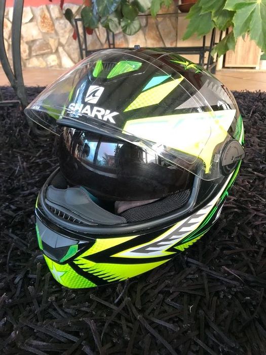 Capacete verde com luz Shark