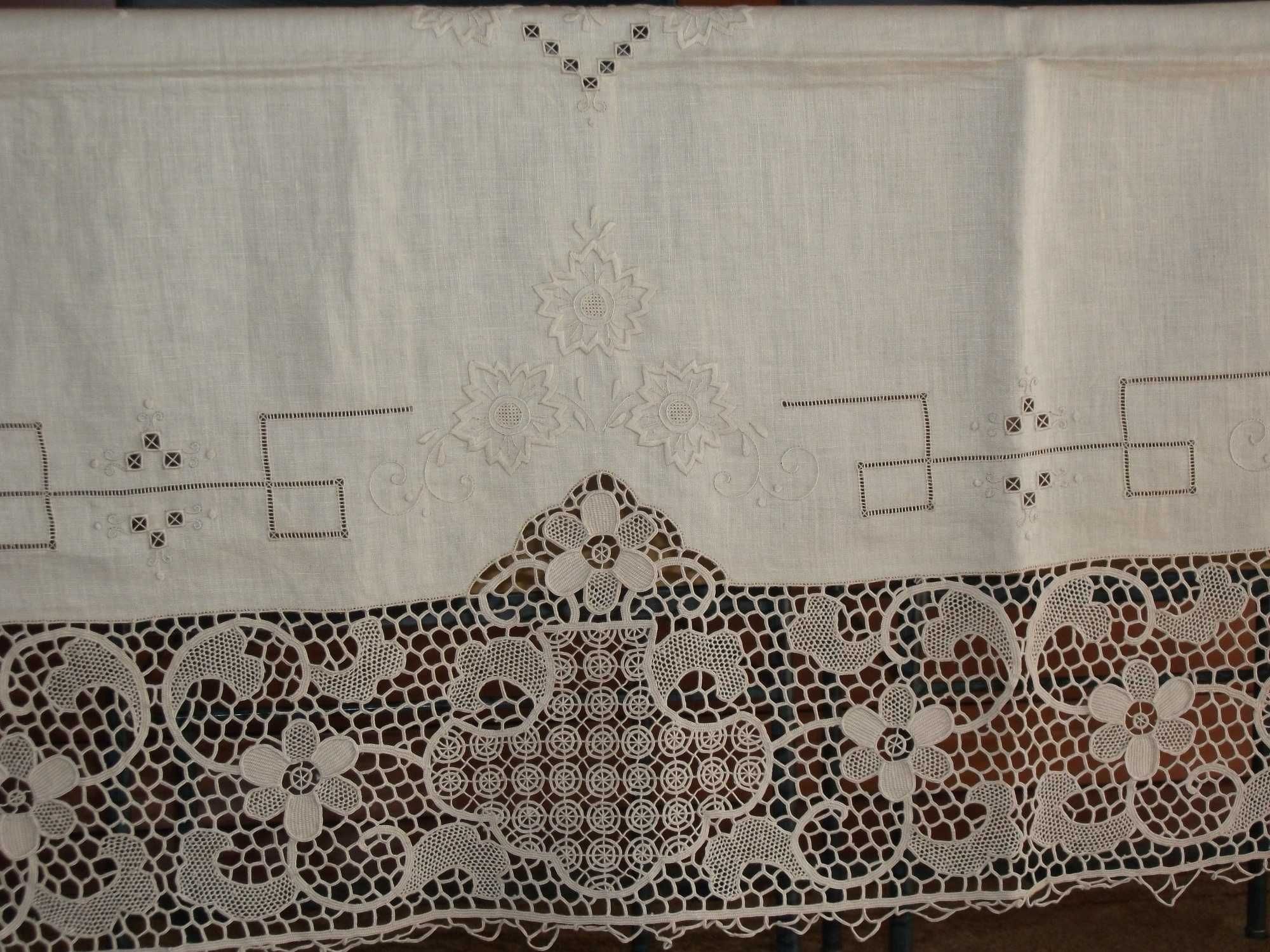 Toalha e doze guardanapos de renda de linho (tipo "Veneza")
