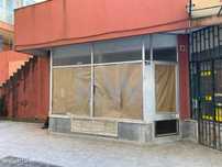 Espaço comercial com 44m2 com montra à venda em Benfica