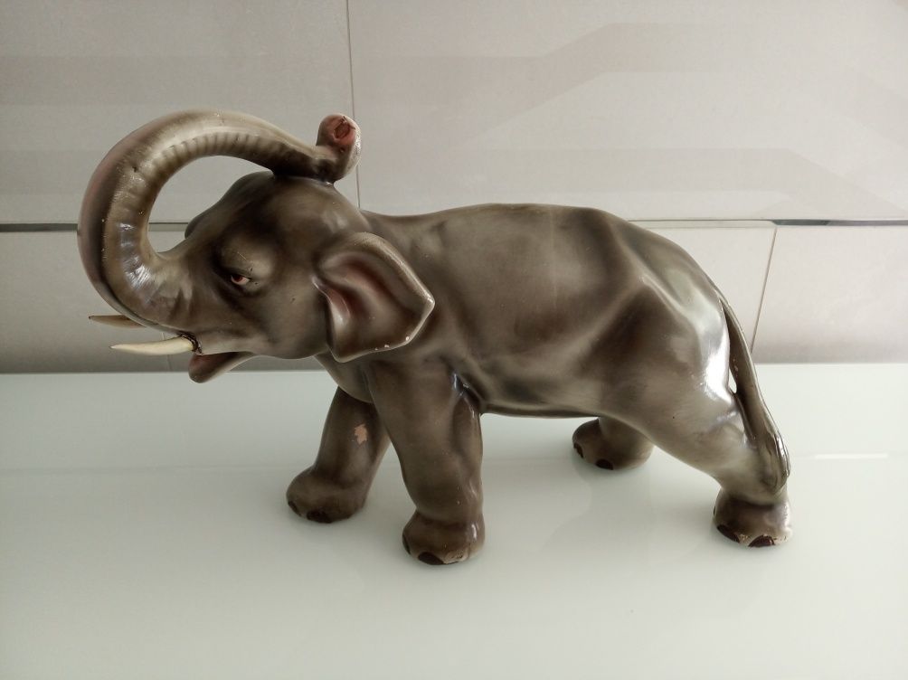 Elefante decorativo vintage em porcelana