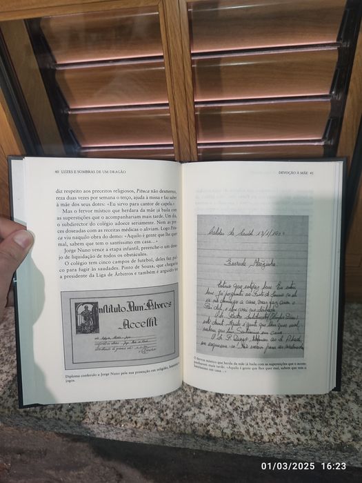 Livro biografia 'Pinto da Costa, Luzes e Sombras de um Dragão '