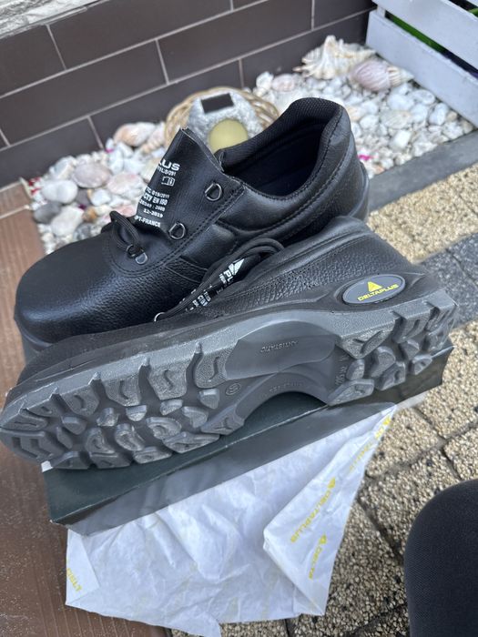 Buty robocze marki deltaplus w rozmiarze 44