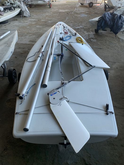 Barco/ vela ligeira Laser 4.7