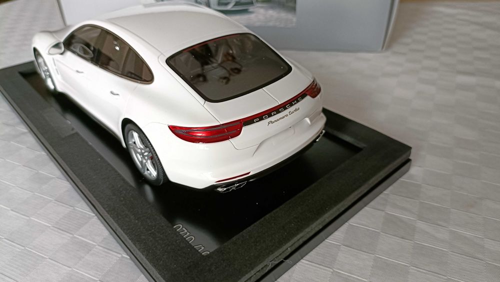 Porsche Panamera + 1/18 + Spark + Resina + Portes Gratis