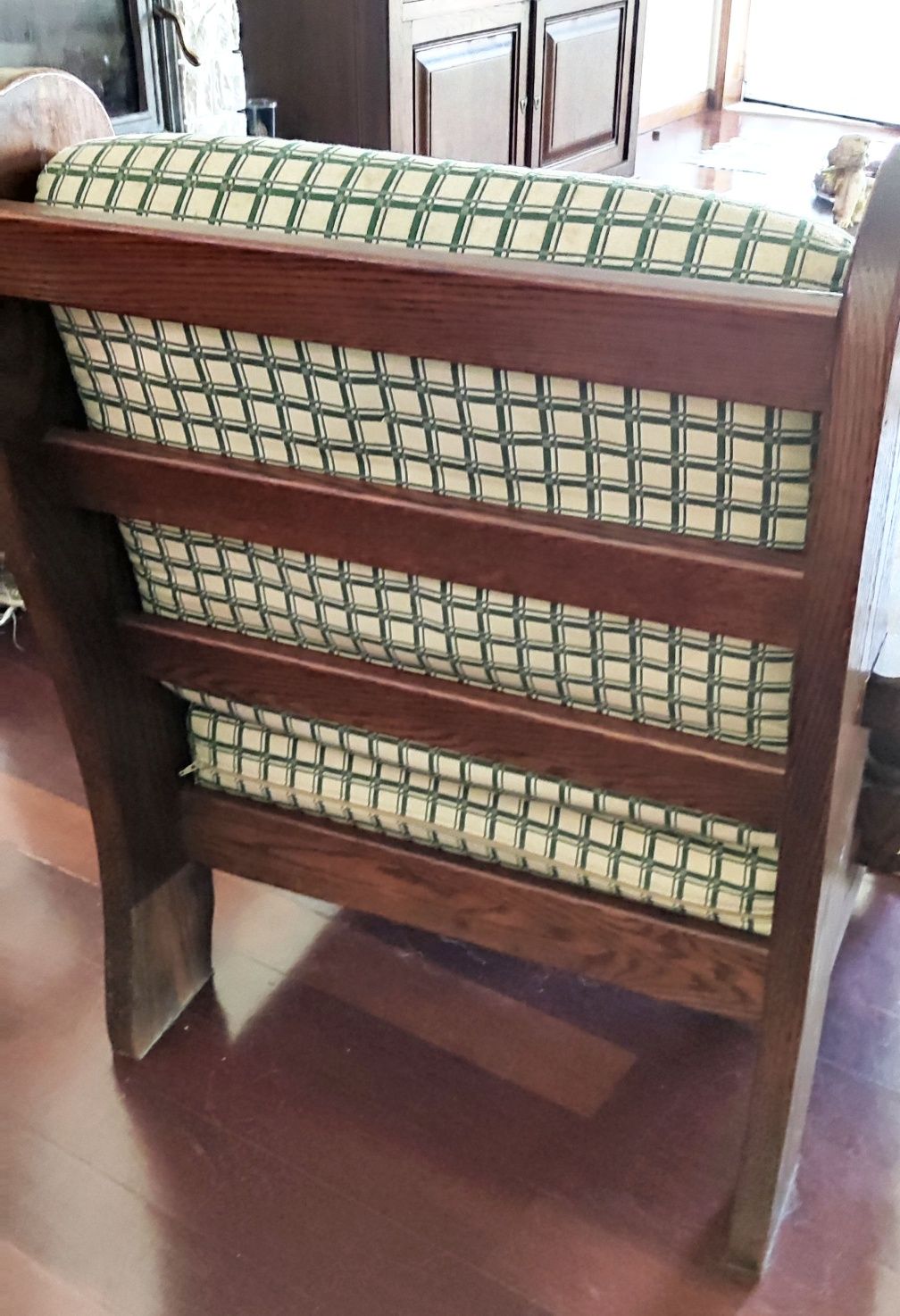 Conjunto de sofás em madeira maciça