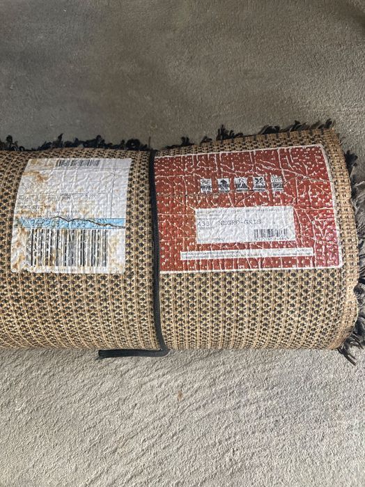 Tapete de pêlo cinza e branco