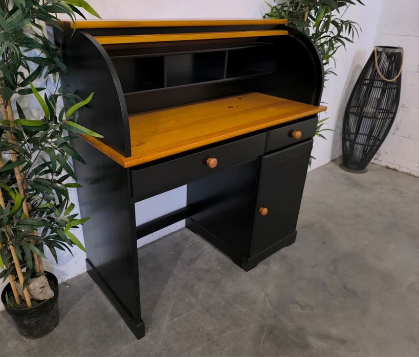 Bardzo ładny drewniany sekretarzyk. Dowóz