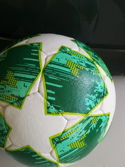Мяч футбольный,4-слойный,420 грамм ,5 размер. Пакистан.Для асфальта