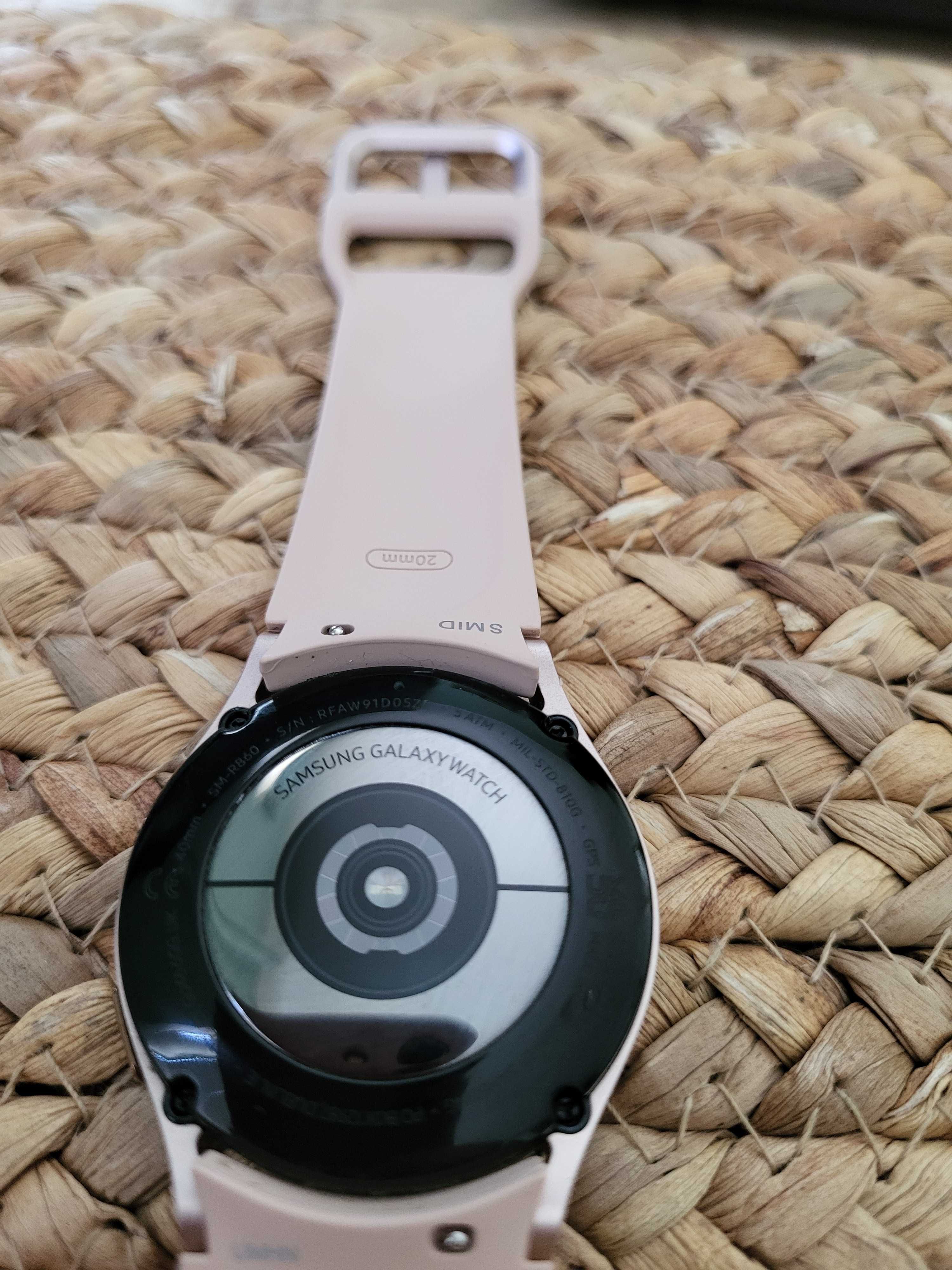 Smartwatch SAMSUNG Galaxy Watch 4. Różowo-złoty. Stan bardzo dobry.