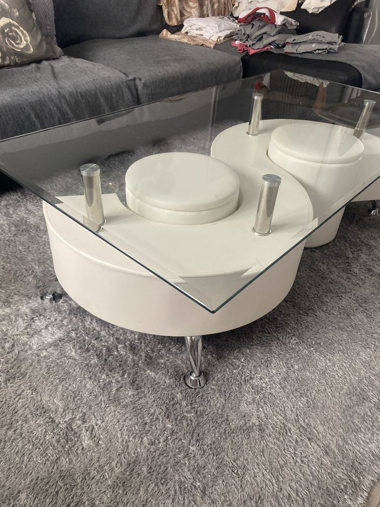Mesa de centro com pouco tempo