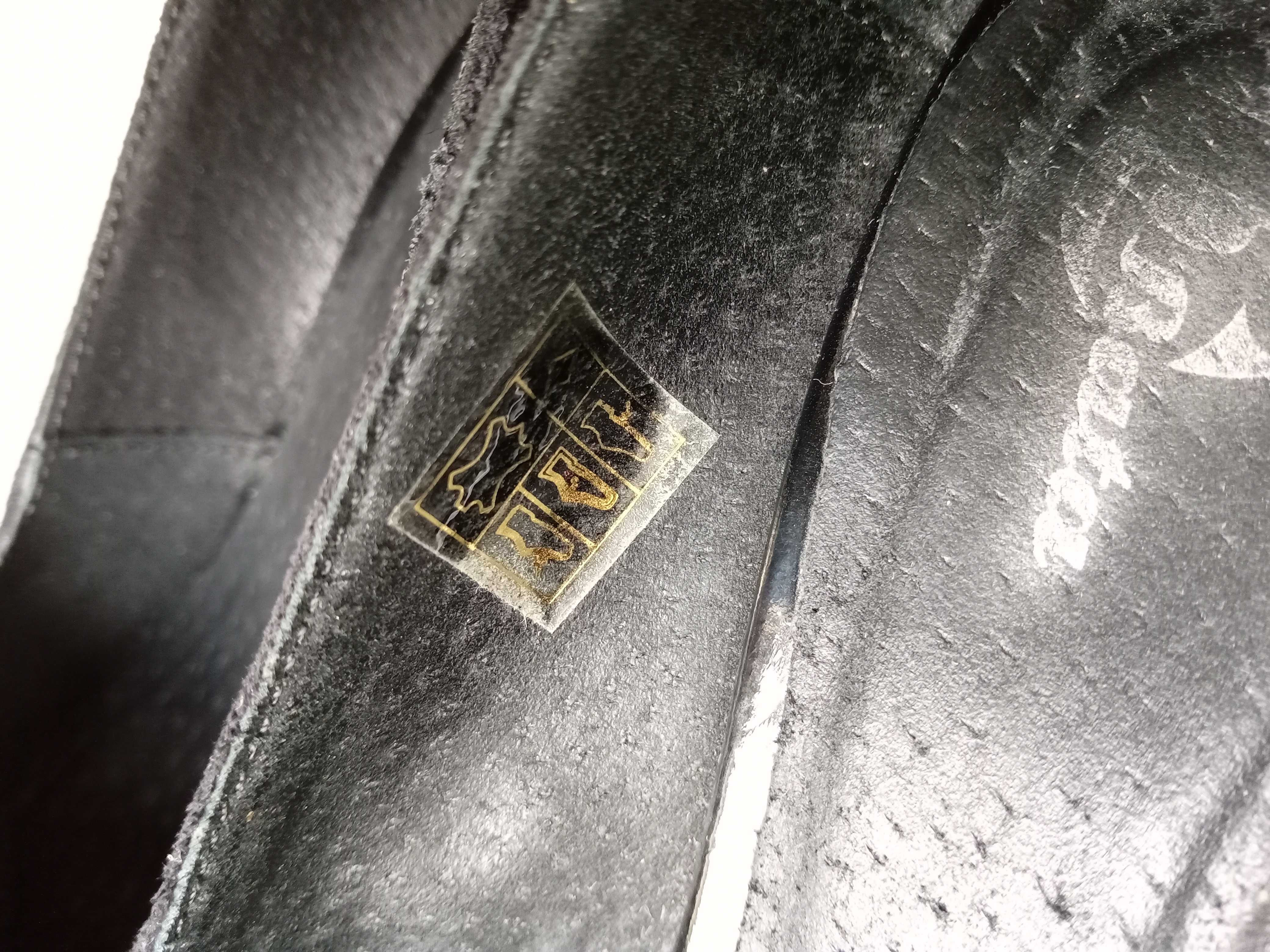 Sapatos pretos da Bata em pele Tam. 37
