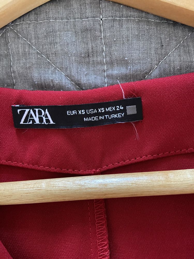 Платье Zara, размер XS, в идеальном состоянии
