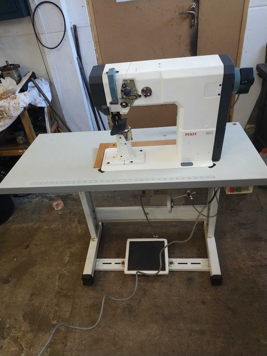 Швейная машина Pfaff 591 обувная колонковая