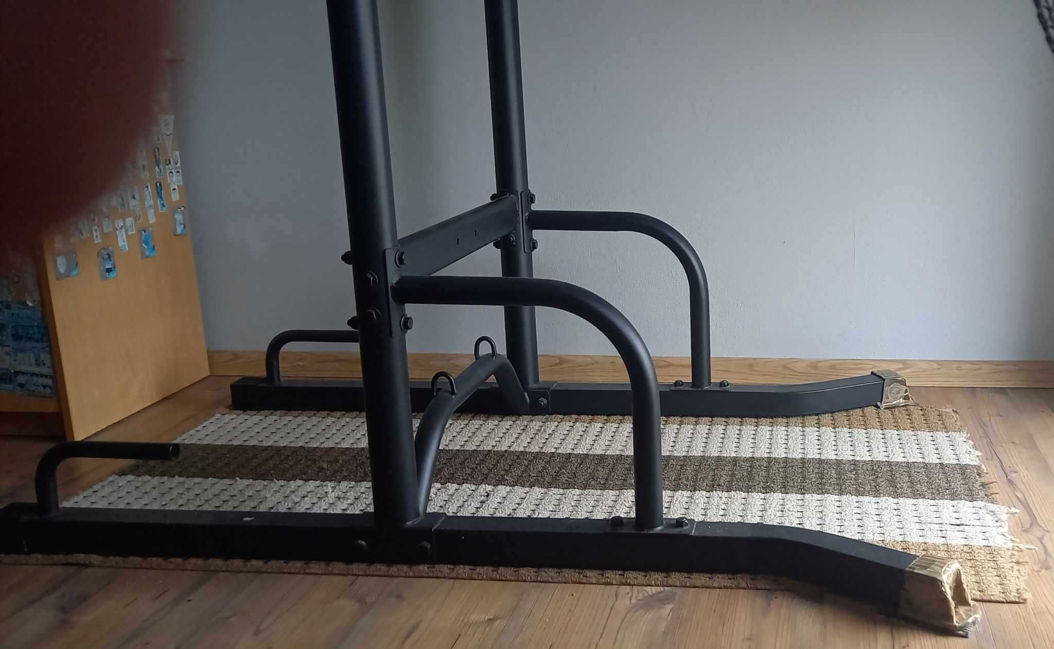 Stacja z drążkiem do podciągania wielofunkcyjna stacja do dipów