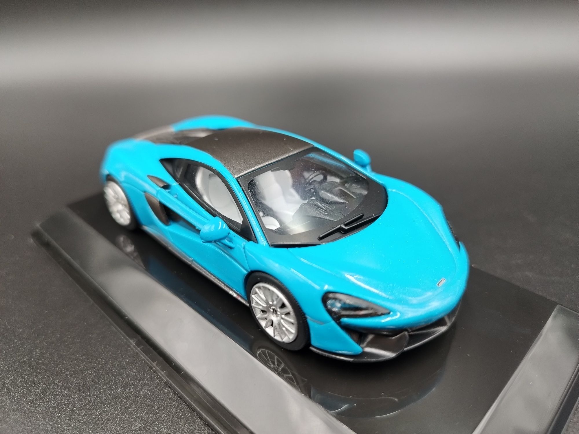 1:43 Altaya 2016 McLaren 570S Coupe model