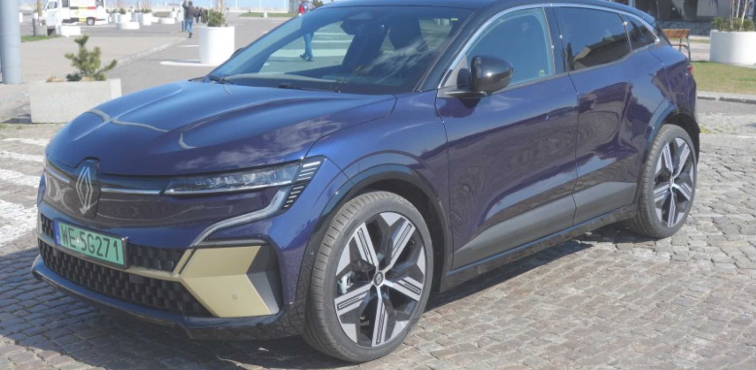 RENAULT MEGANE V E-TECH бампер передній, задній б/у  розбірка