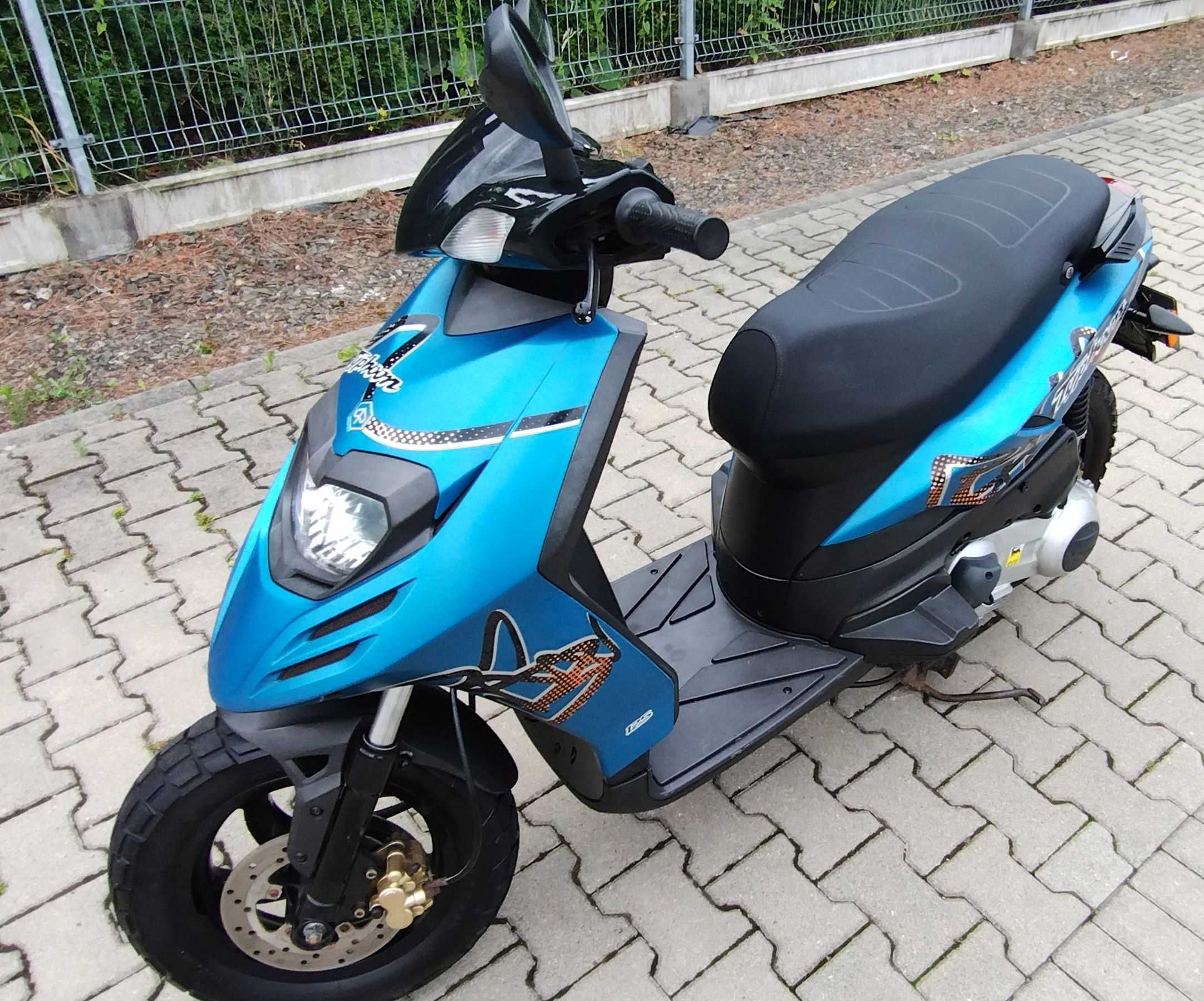 Sprzedam skuter Piaggio Typhoon 125 4t przebieg 8.343km