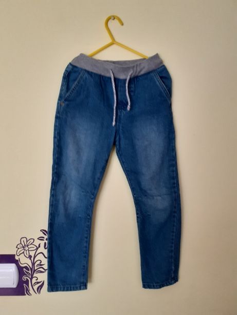 Spodnie dżinsowe dla chłopaka 6-7 lat firmy F&F