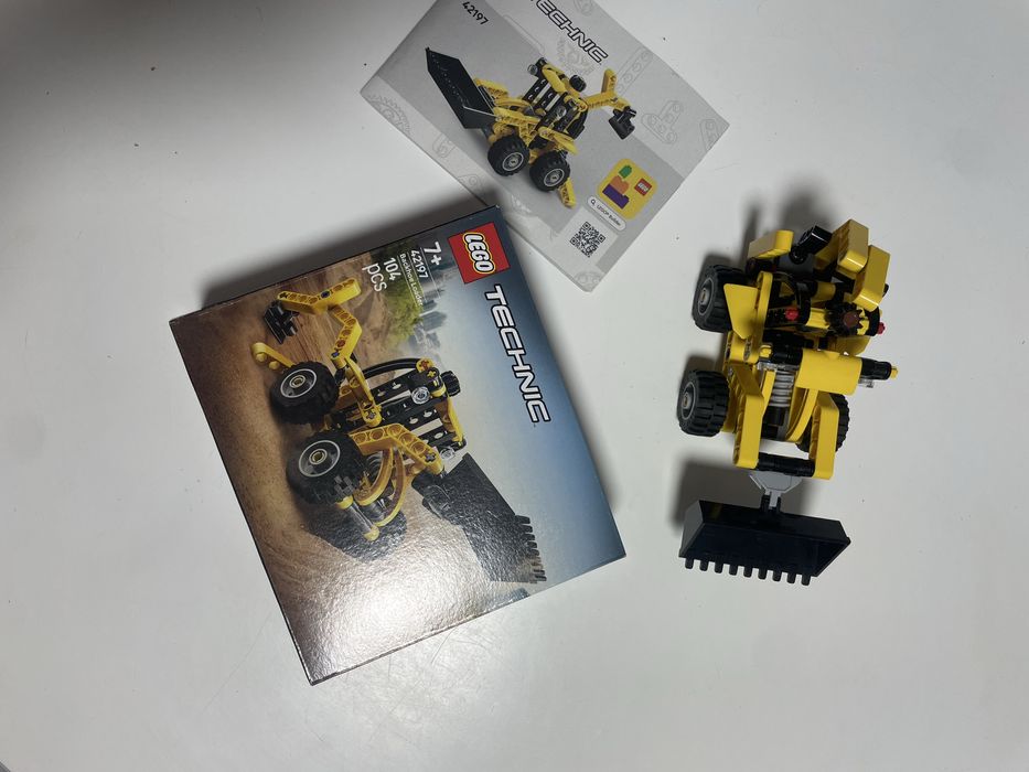 LEGO Technic Экскаватор-погрузчик (42197)