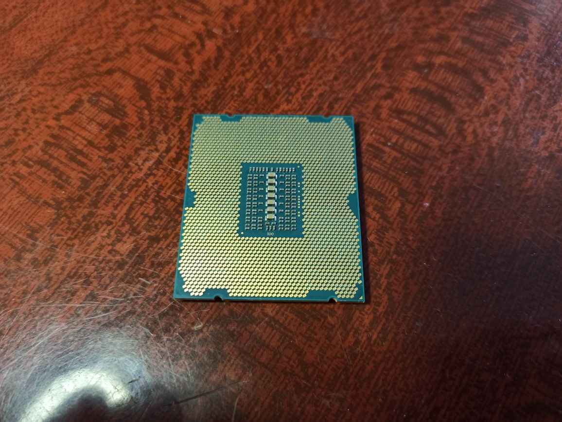 Процессор Xeon E5-2670 v2 (LGA2011, 10 ядер, 20 потоков, 2,9 ГГц)