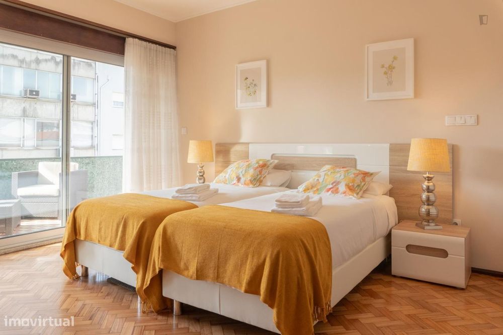 231604 - Quarto com 2 camas de solteiro em...