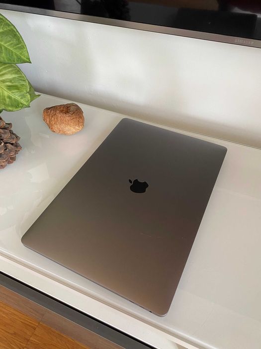 MacBook Pro 15" 2018 | i9 / 32 GB RAM / 512 GB SSD | Stan bdb